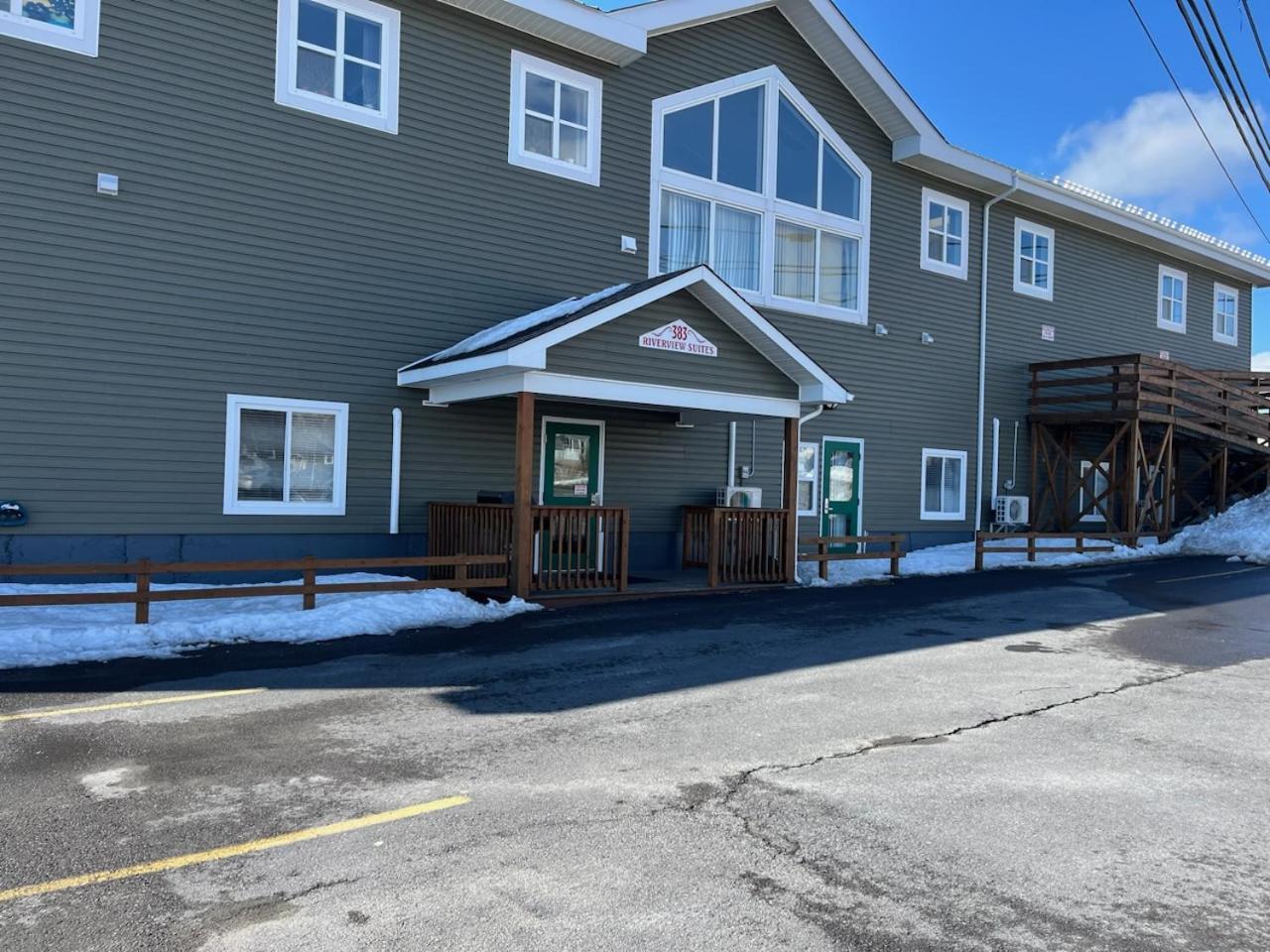 Riverview Suites Кларенвил Екстериор снимка