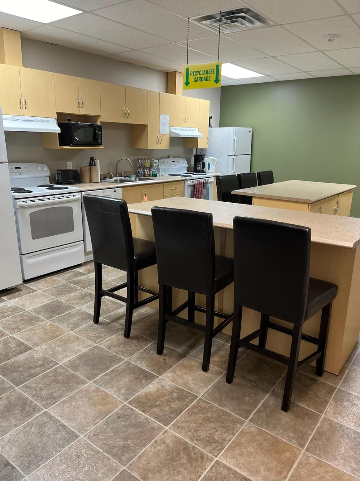 Riverview Suites Кларенвил Екстериор снимка